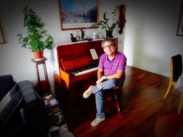 O maestro Gil Jardim em entrevista para o Música em Letras (Foto: Carlos Bozzo Junior)