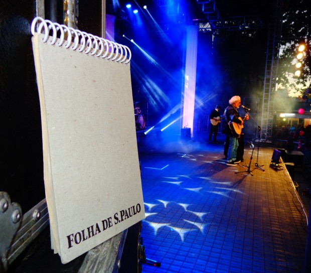 O autor de "Romaria" faz show no Clube Pinheiros, em São Paulo (Foto; Carlos Bozzo Junior)